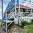 Stepped scaffold to narrow footpath